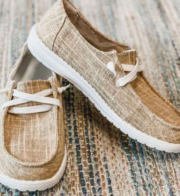 Women’s Lace-Up Shoes – Breathable Blend – Lightweight Fit – Cushioned Sole Khaki